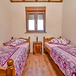 Anita 2 For 8 Persons With Pool בית נופש