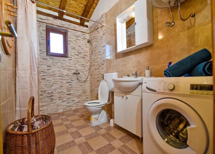 Anita 2 For 8 Persons With Pool بيت للعطل *