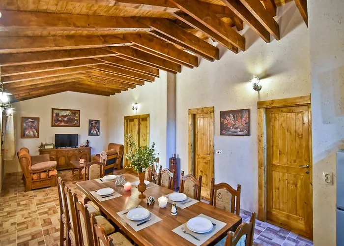 Anita 2 For 8 Persons With Pool بيت للعطل